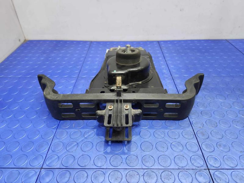 2009-2014 Volkswagen Routan Spare Tire Hanger Hoist Assembly OEM 7B0601335B
