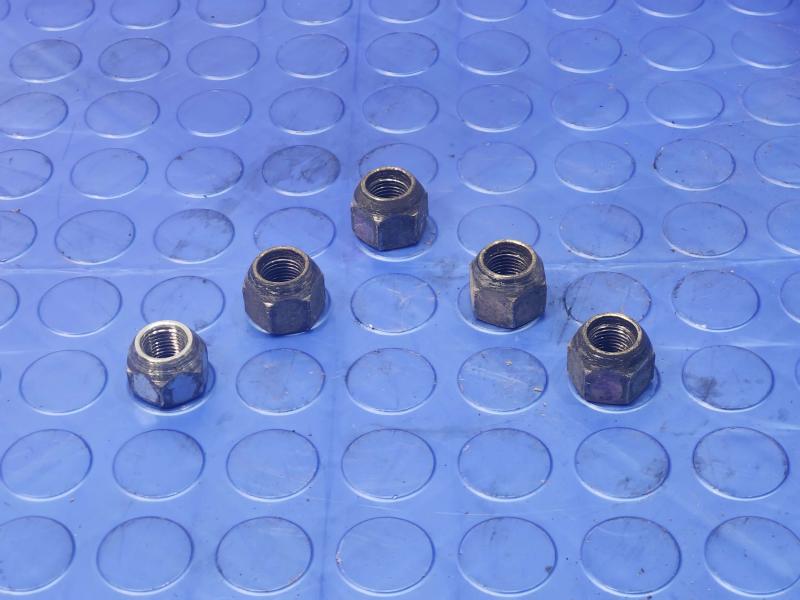 2003 Lincoln Town Car Lug Nuts