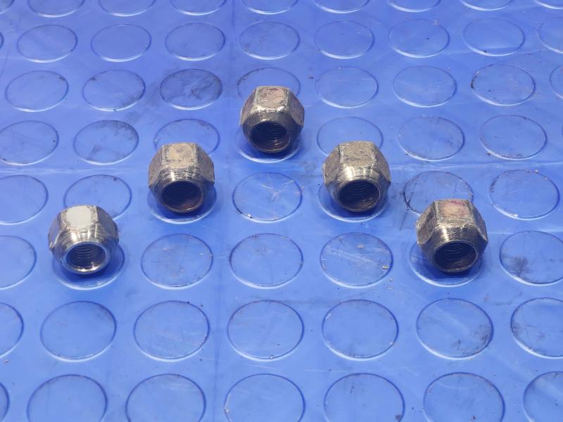 2003 Lincoln Town Car Lug Nuts