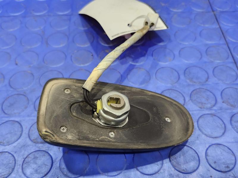 2010-2012 Toyota Prius 1.8L Radio Antenna Base w/o Bluetooth OEM 86309-47020