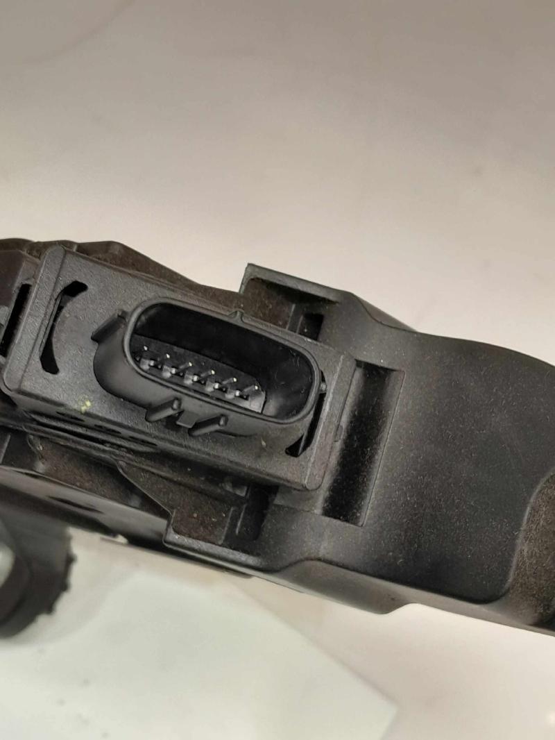 2016 - 2020 Hyundai Elantra Sedan Accelerator Pedal Assembly OEM 32700-F2100