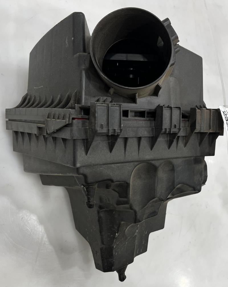 2013 - 2016 Lincoln MKZ Air Cleaner Box Assembly OEM DP5Z9A600C DP5Z9661C