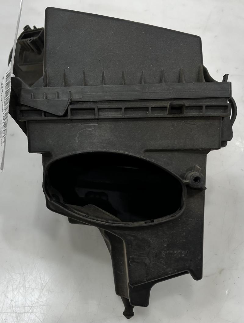 2013 - 2016 Lincoln MKZ Air Cleaner Box Assembly OEM DP5Z9A600C DP5Z9661C