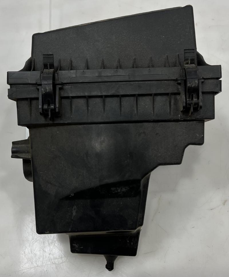 2013 - 2016 Lincoln MKZ Air Cleaner Box Assembly OEM DP5Z9A600C DP5Z9661C