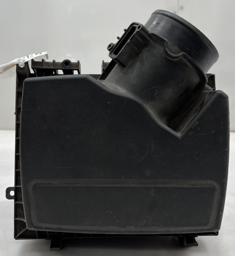 2013 - 2016 Lincoln MKZ Air Cleaner Box Assembly OEM DP5Z9A600C DP5Z9661C