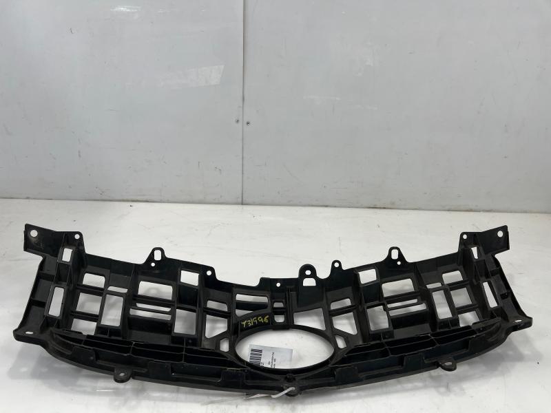 2010 Toyota Prius Upper Radiator Grille Assembly OEM 5311147020