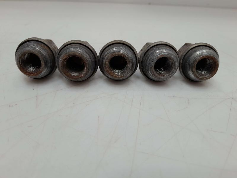 2011 Jeep Grand Cherokee Lug Nuts