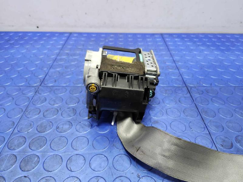 2015 Audi A4 Front Seat Belt