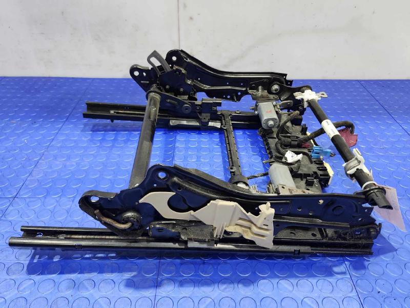 2012 Mercedes ML-Class Seat Track