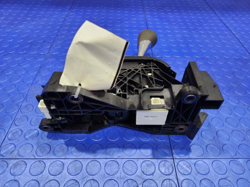 2007-2011 Toyota Camry Automatic Gear Shifter Assembly Genuine OEM 33560-06060