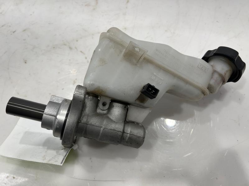 2012 - 2017 Hyundai Veloster Brake Master Cylinder Assembly OEM 585102V200