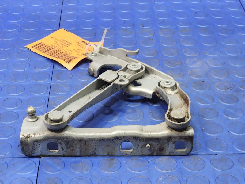 2006 Mercedes CLS-Class Hood Hinge