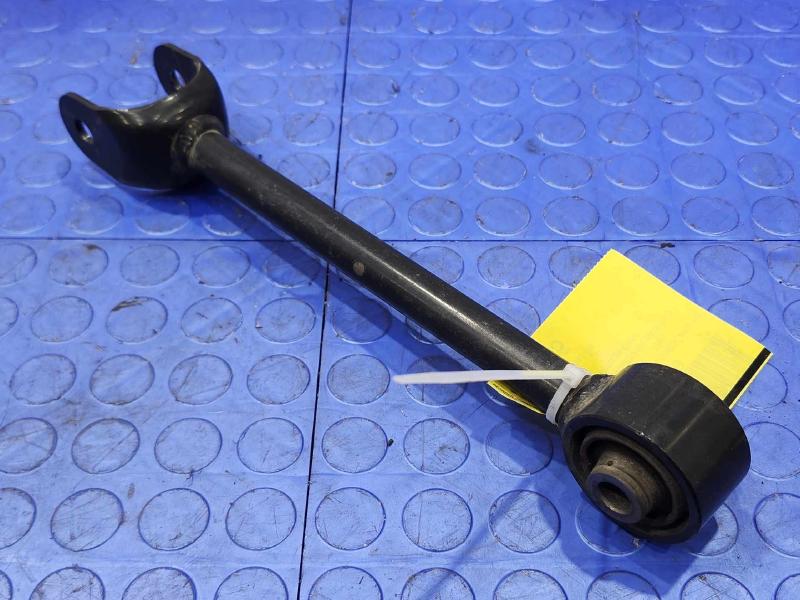 2016 Toyota Prius Lower Control Arm Rr