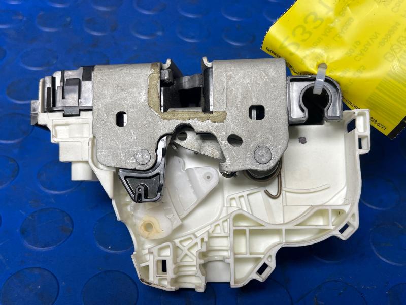 2019 Dodge Grand Caravan Front Door Latch