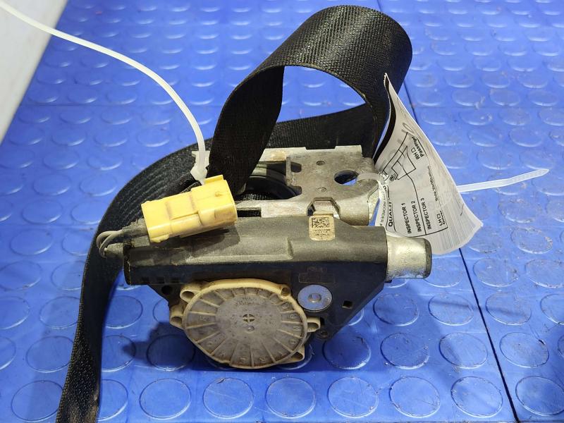 2012 Chrysler Town & Country Front Seat Belt