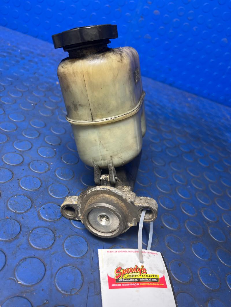 1999 - 2002 Chevy Silverado GMC Sierra 1500 Brake Master Cylinder w/ Vacuum Brakes ONLY OEM 19209249