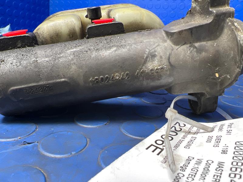 1999 - 2002 Chevy Silverado GMC Sierra 1500 Brake Master Cylinder w/ Vacuum Brakes ONLY OEM 19209249
