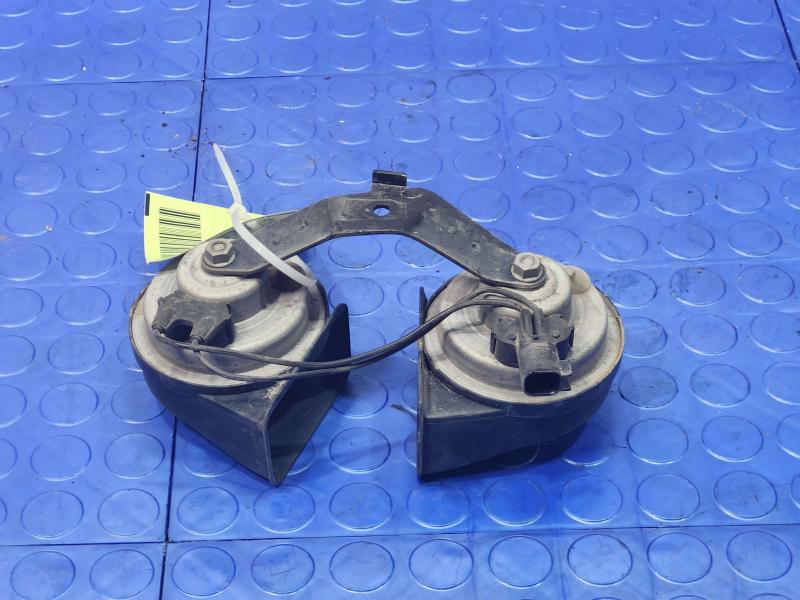 2003-2004 Lincoln Towncar Dual Note Horn Assembly Genuine OEM 3W1Z13832AA