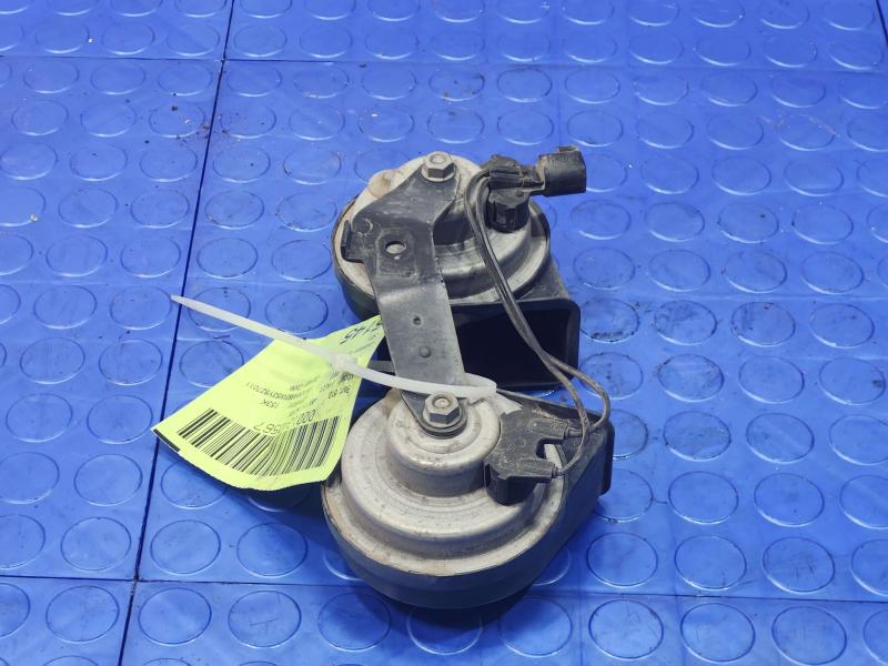 2003-2004 Lincoln Towncar Dual Note Horn Assembly Genuine OEM 3W1Z13832AA