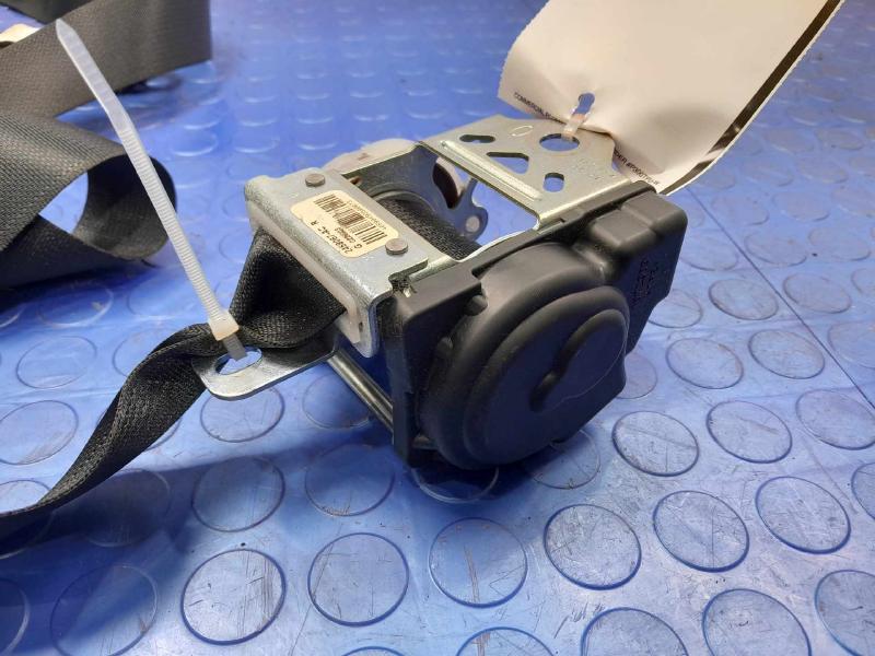 2014 Nissan Versa Rear Seat Belt
