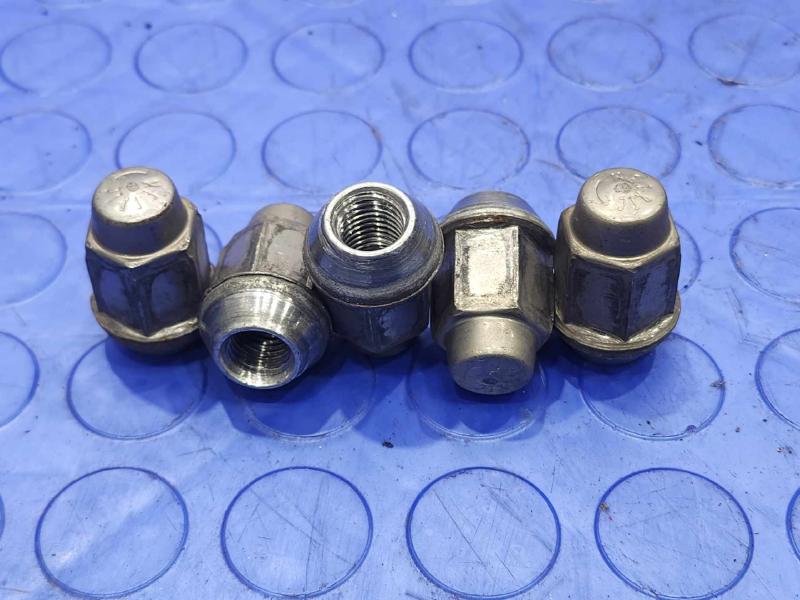 2010 Chevrolet Impala Lug Nuts
