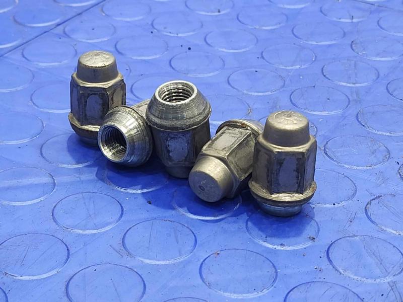 2010 Chevrolet Impala Lug Nuts