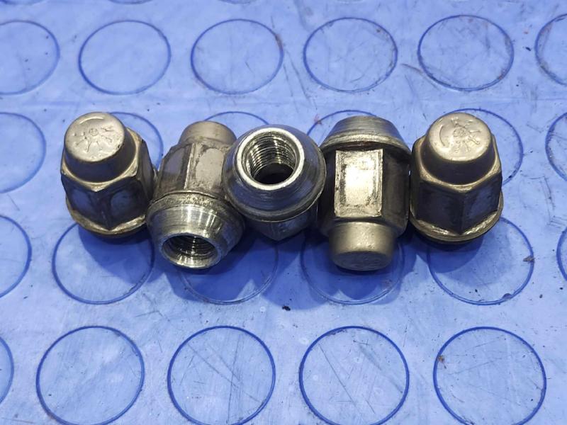 2010 Chevrolet Impala Lug Nuts