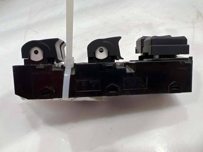 2017 Hyundai Elantra Door Switch Front