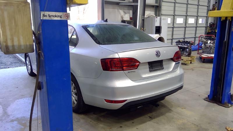2013 Volkswagen Jetta Back Glass/Window
