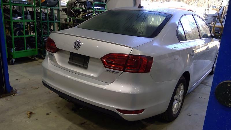 2013 Volkswagen Jetta Back Glass/Window
