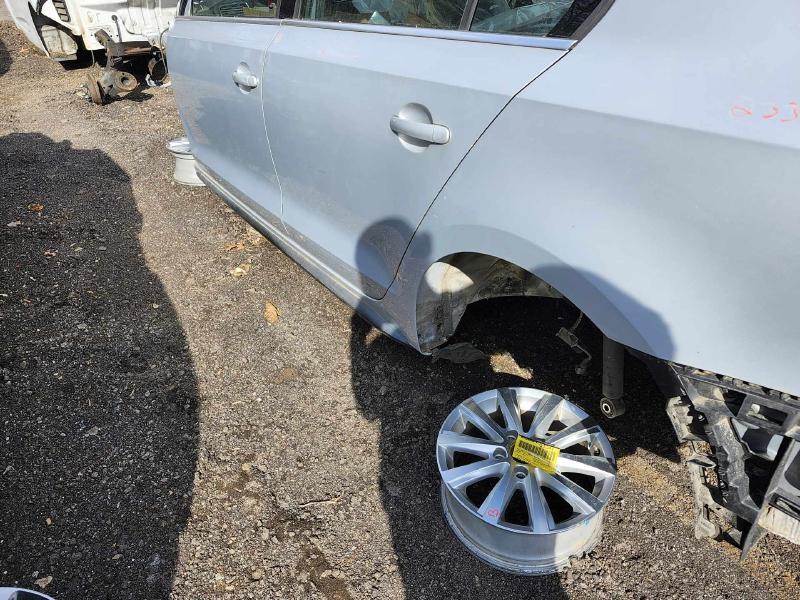 2013 Volkswagen Jetta Center Pillar