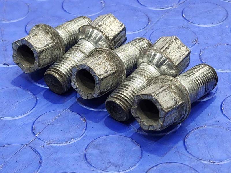 2019 Volkswagen Jetta Lug Nuts