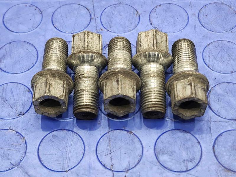 2019 Volkswagen Jetta Lug Nuts