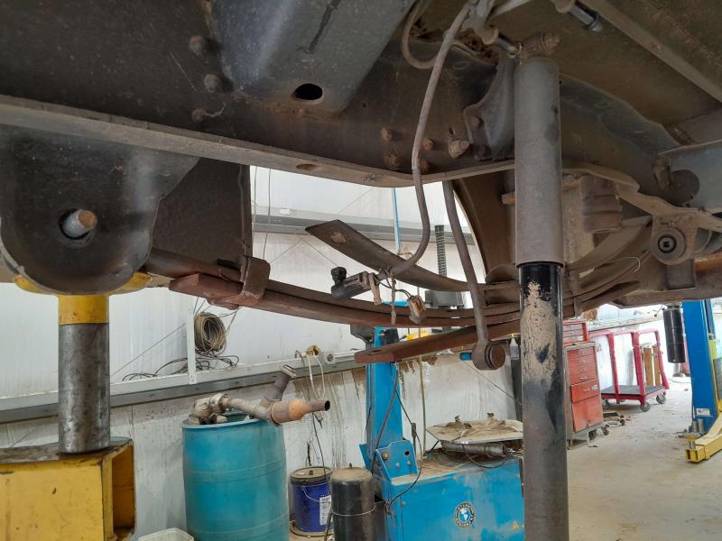 2012 Ford F-250 Super Duty Leaf Spring Rear