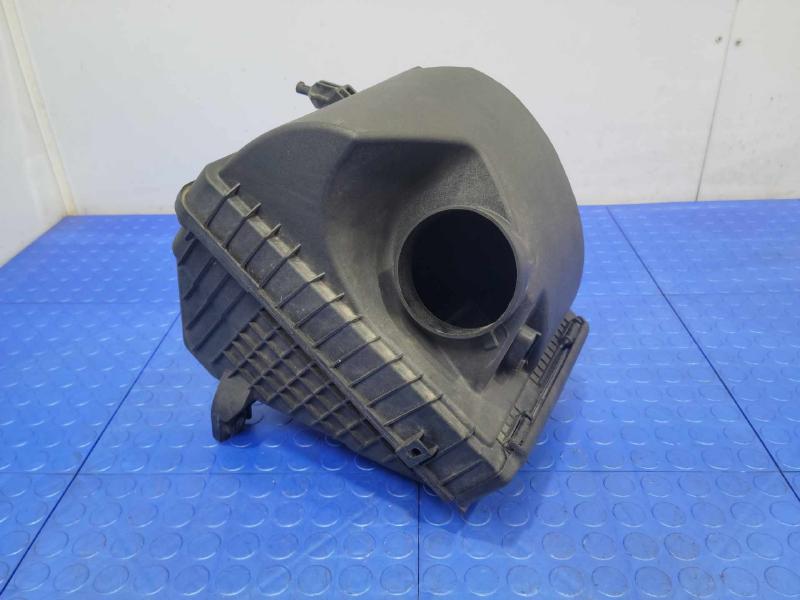 2015-2018 Kia Sedona Engine Air Cleaner Box Assembly Genuine OEM 28110A9100
