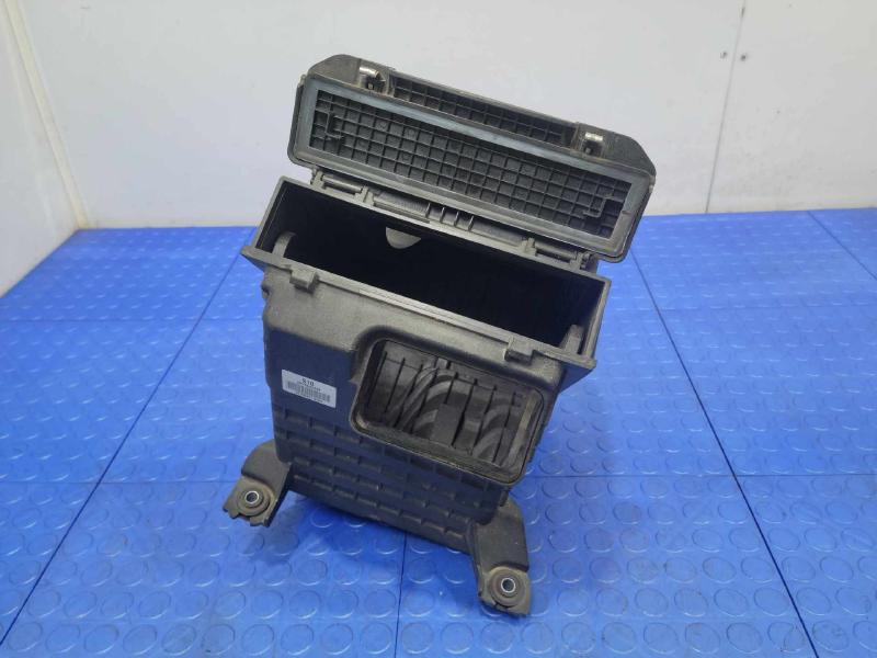2015-2018 Kia Sedona Engine Air Cleaner Box Assembly Genuine OEM 28110A9100