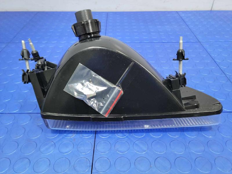 1998 Ford Mustang Headlamp Assembly