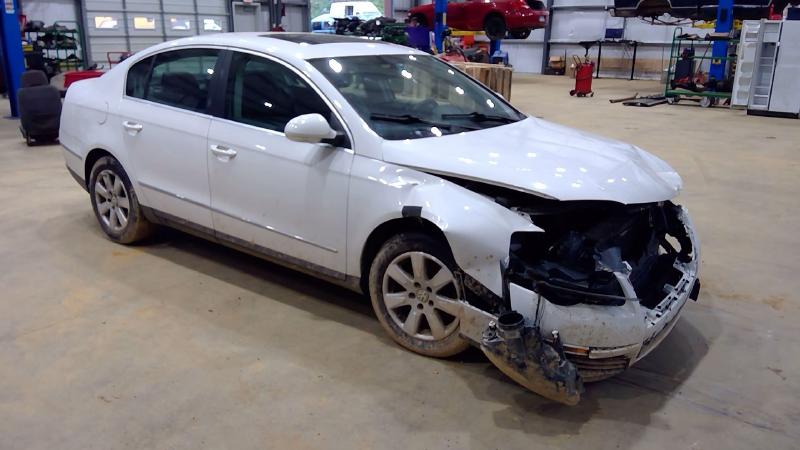 2006 Volkswagen Passat Center Pillar