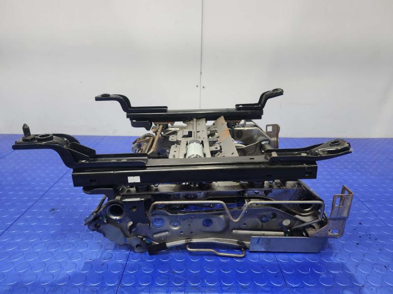 2011 Infiniti QX56 Seat Track
