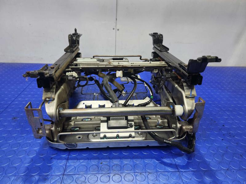 2011 Infiniti QX56 Seat Track