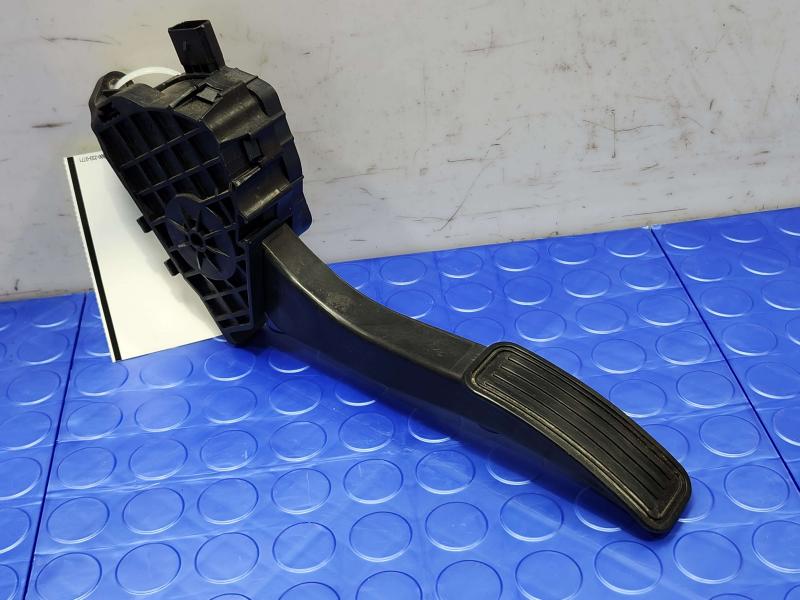 2013-2019 Ford Fusion Accelerator Pedal Assembly OEM DG9C-9F836-AB