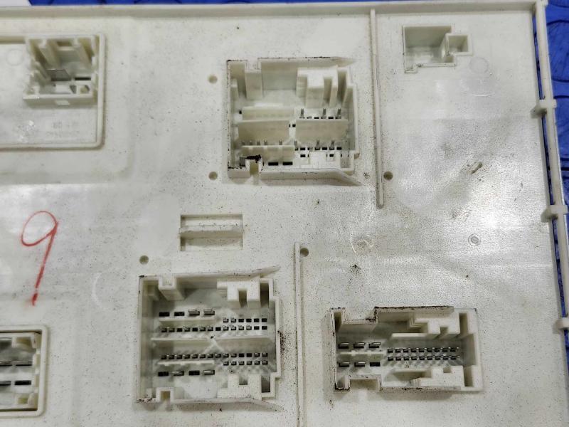2012 Mercedes Benz ML W166 SAM Signal Activation Control Module OEM 1669009003
