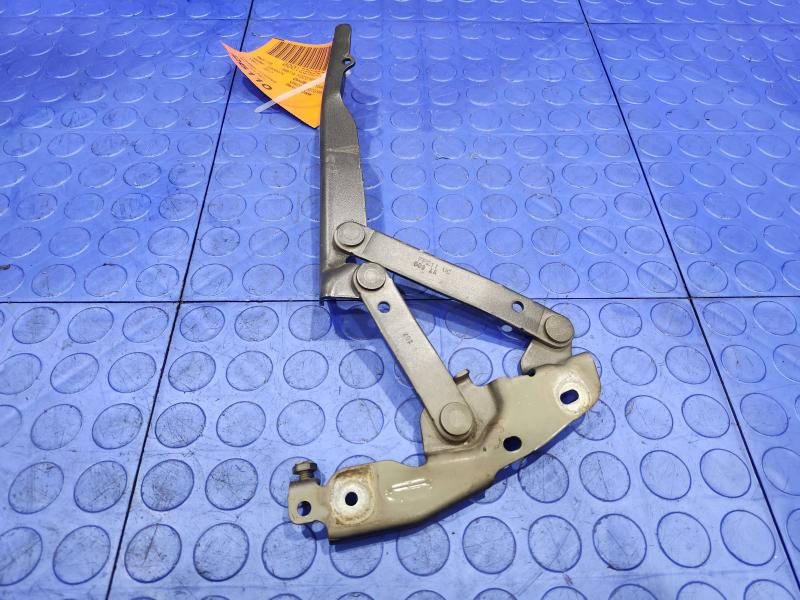 2017 Dodge Grand Caravan Hood Hinge