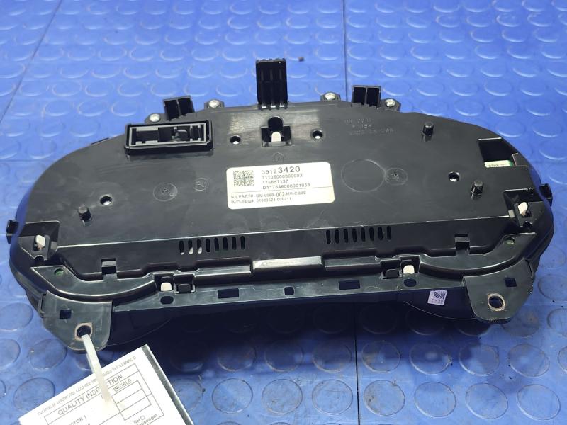 2018 Buick Regal Instrument Cluster Speedometer Genuine OEM 39123420