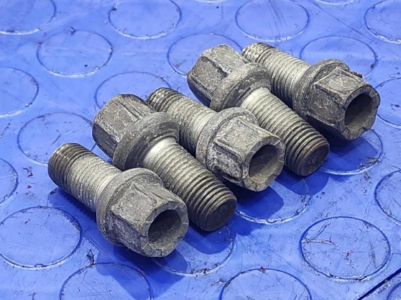 2015 Volkswagen Golf Lug Nuts