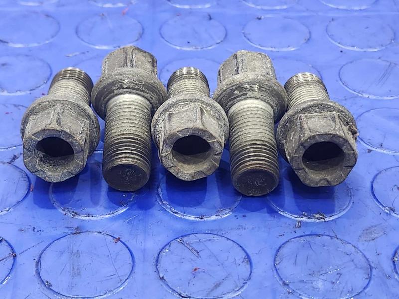 2015 Volkswagen Golf Lug Nuts