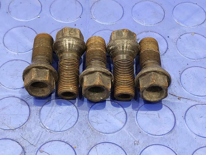 2014 MINI Cooper Countryman Lug Nuts