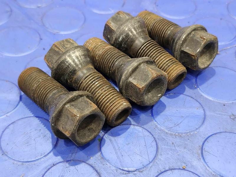 2014 MINI Cooper Countryman Lug Nuts