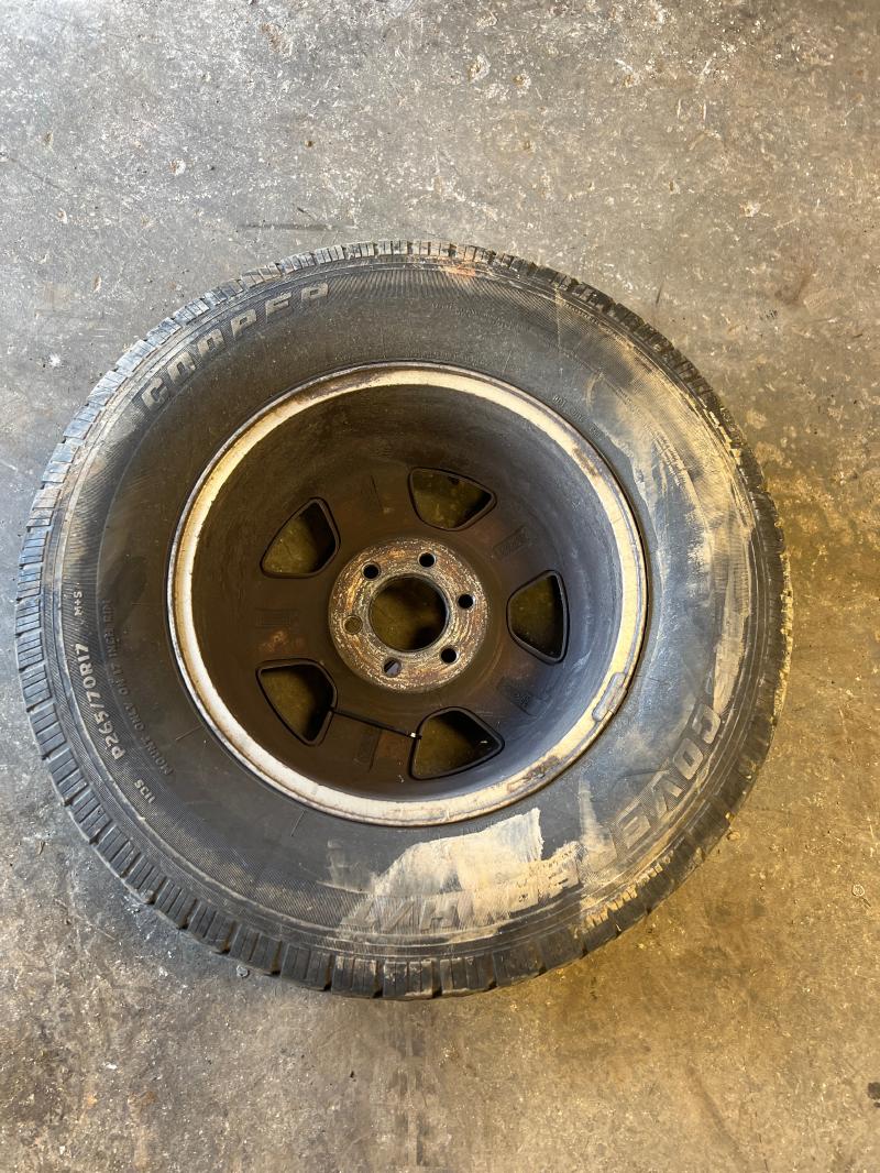 2006 Ford Expedition Wheel