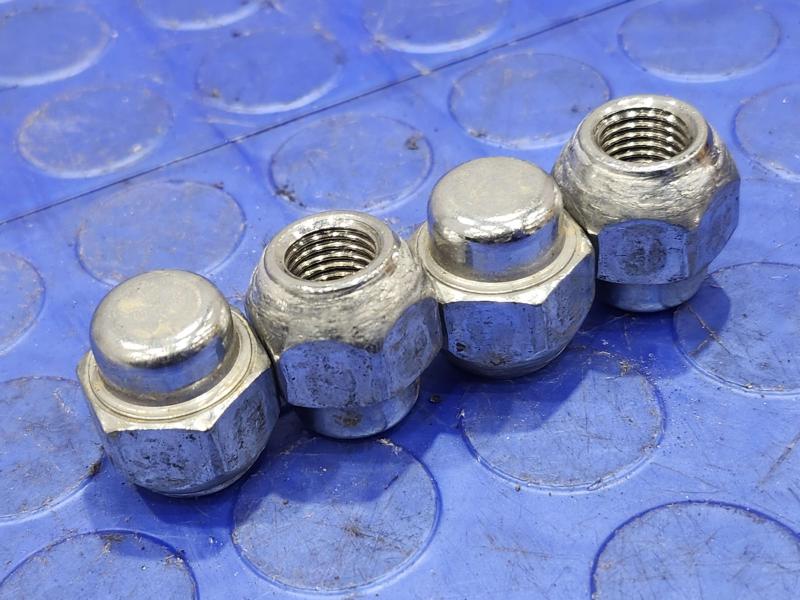2013 Mazda Mazda2 Lug Nuts